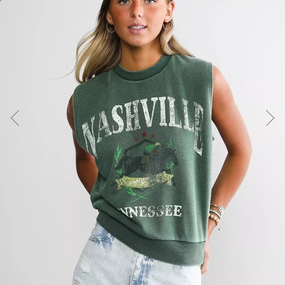 Buckle top